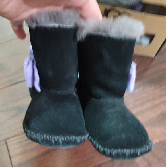 Toddler UGG booties - Picture 3 of 9
